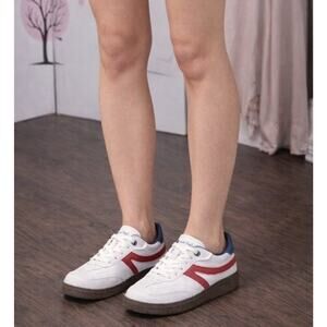 Ac. MSRP $36 NWB DREAM PAIRS KIDS RETRO INDOOR SOCCER SNEAKERS ♡ SIZE YOUTH 4 ♡